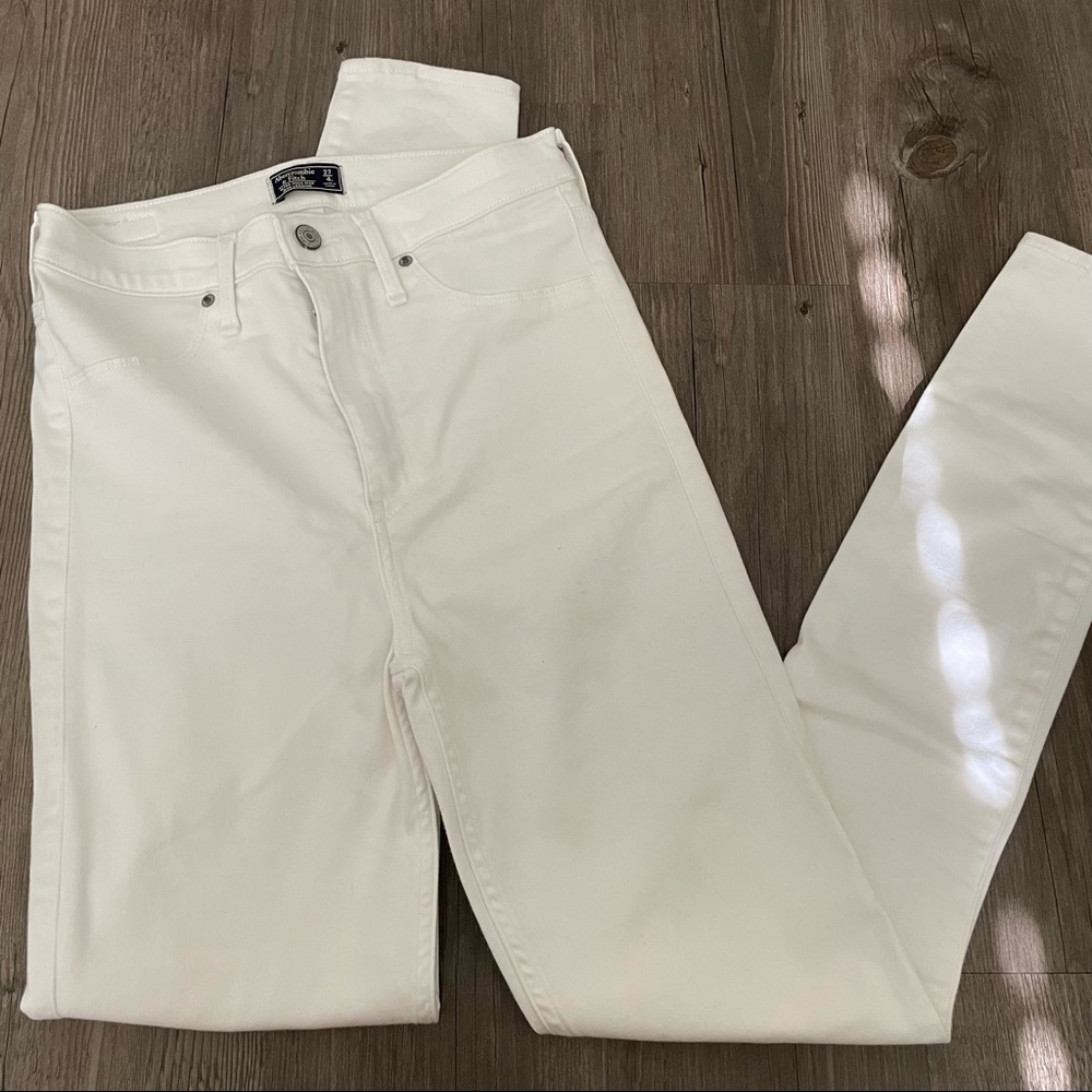 Abercrombie and Fitch white skinny jeans.